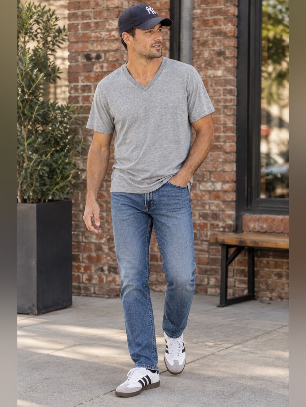 Urban Pipeline The Awesomely Soft Ultimate Short Sleeve Gray V-neck Tee Men's M